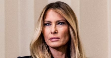 Taki przekaz niesie za sobą portret Melanii Trump. Wskazano szczegół