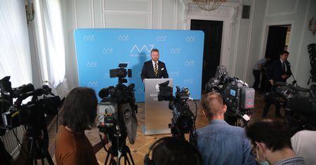 Łukasz Szumowski rezygnuje ze stanowiska. Ekspert daje ministrowi czwórkę z plusem