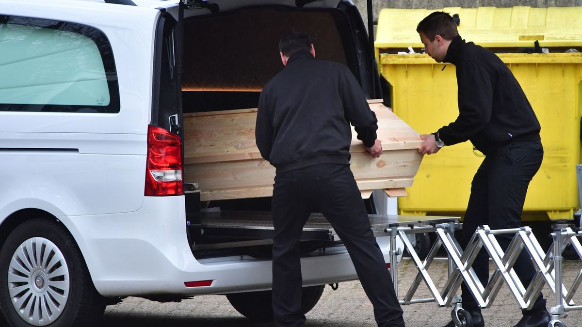 Pracownicy branży pogrzebowej w Niemczech. Zdjęcie ilustracyjne