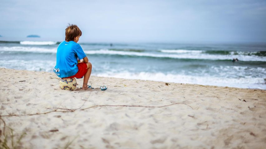 chłopiec na plaży