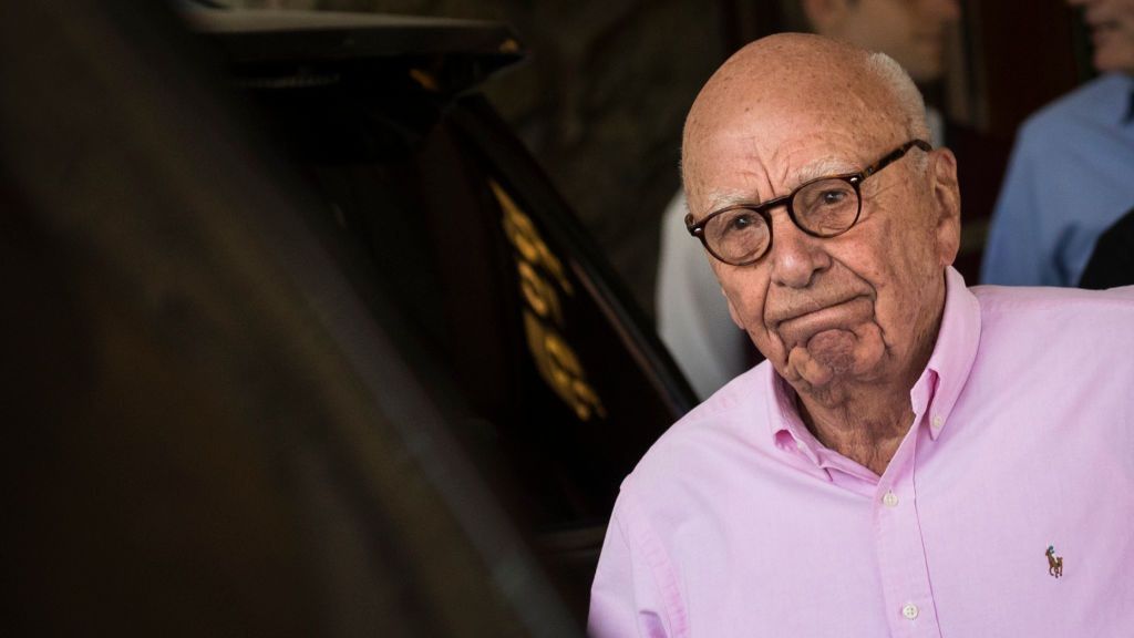 Rupert Murdoch, magnat medialny i właściciel prawicowej telewizji Fox, przechodzi na emeryturę w wieku 92 lat