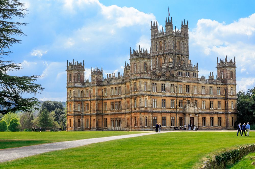 Zamek z "Downton Abbey". Znajduje się w Anglii i można go zwiedzić
