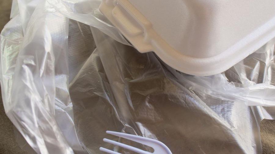 Plastikowe i styropianowe opakowania mogą uwalniać toksyny do żywności