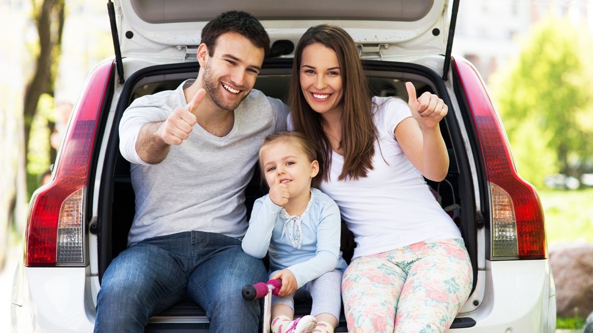 Rodzina z tyłu pojazdu