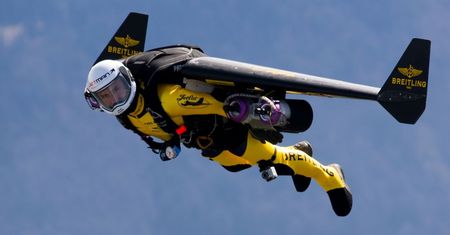 Jetman: odrzutowy plecak zmienia człowieka w samolot. Niesamowite wideo z Dubaju!