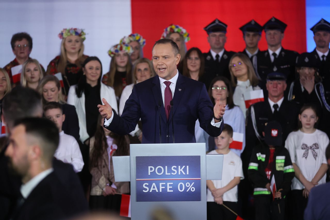 Polacy ocenili weto Nawrockiego. W większości są niezadowoleni