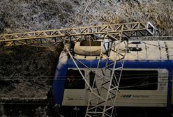 Śląskie. Słup trakcyjny runął na pociąg w Chorzowie