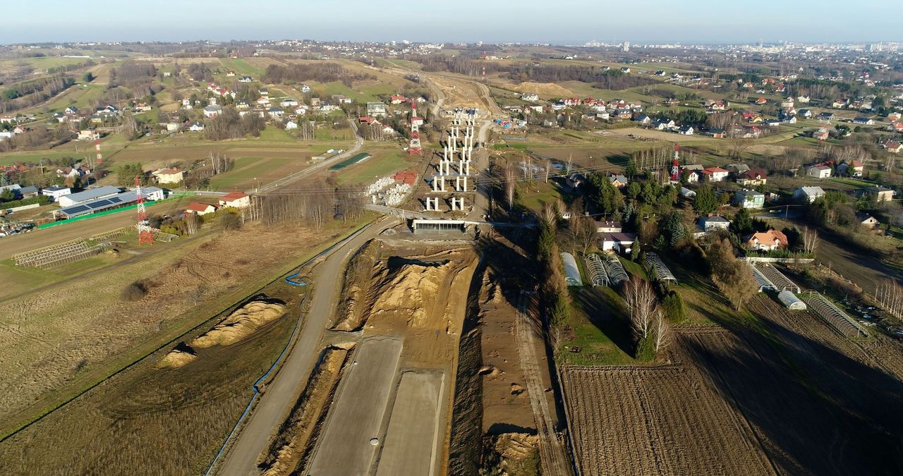 W ramach prac budowlanych na odcinku S19 wznoszona jest właśnie 413-metrowa estakada 