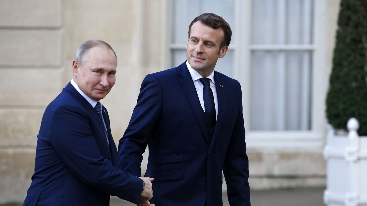 PARIS, FRANCE - DECEMBER 09: French President Emmanuel Macron welcomes Russian President, Vladimir Putin as he arrives at the Elysee Presidential Palace to attend a summit on Ukraine on December 09, 2019 in Paris, France. This quadripartite summit in the so-called ‘Normandy’ format is being held today in Paris to discuss the situation in Ukraine in the presence German Chancellor Angela Merkel, Ukrainian President Volodymyr Zelensky, French President Emmanuel Macron and Russian President Vladimir Putin. (Photo by Chesnot/Getty Images)