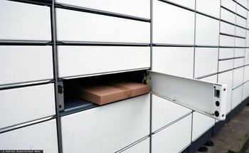 Nie mogą spać przez automaty paczkowe. Ślą skargi do miasta