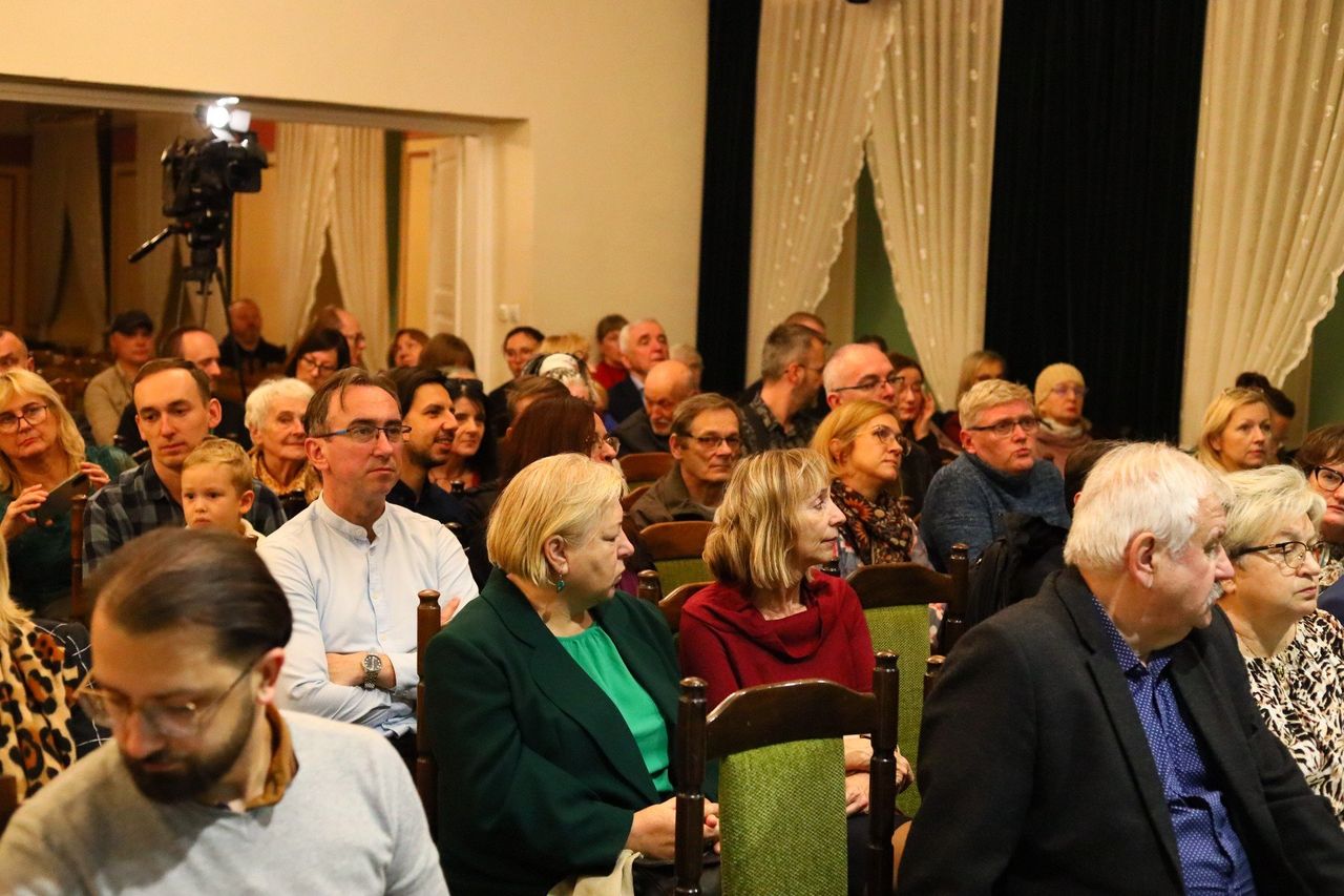 Kielce: Zaduszki Chopinowskie w Pałacyku Zielińskiego. Muzyka Chopina i wspomnienia o artystach. Zagrał Mateusz Marzec