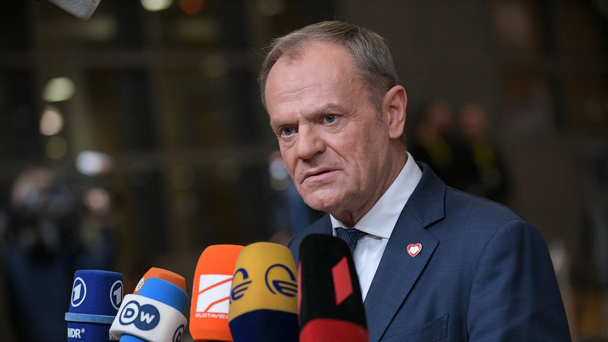 Bruksela, Belgia, 13.12.2023. Premier Donald Tusk podczas wypowiedzi dla mediów przed szczytem UE�Bałkany Zachodnie w Brukseli, 13 bm. (mr) PAP/Marcin Obara ***Zdjęcie do depeszy PAP pt. UE/ Donald Tusk: Polska wróciła do Europy***