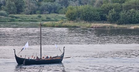 Drugi dzień Festiwalu Wisły we Włocławku – poezja, rejsy i wieczorne widowisko nad rzeką
