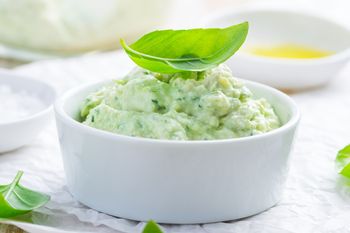 Zielona pasta do chleba z 2 składników. Nie musisz gotować strączków