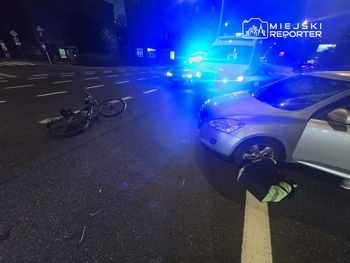 Warszawa: Wypadek na Ochocie. Poszkodowany rowerzysta w szpitalu