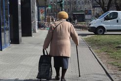 90-latka musi pracować, bo nie stać ją na lekarstwa. Wzruszające wideo w sieci