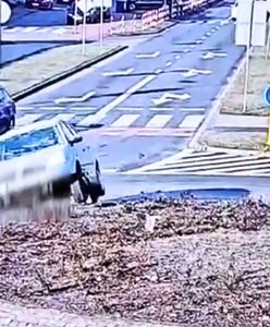 Wjechał autem na środek ronda. Kamery wszystko nagrały
