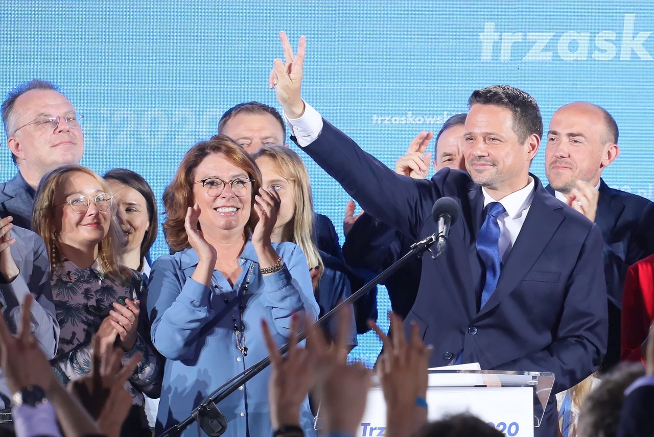 Wyniki wyborów 2020. Prezydent Andrzej Duda gratuluje konkurentom, Rafał Trzaskowski zapowiada walkę