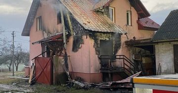 Pożar dachu budynku jednorodzinnego w gminie Waśniów