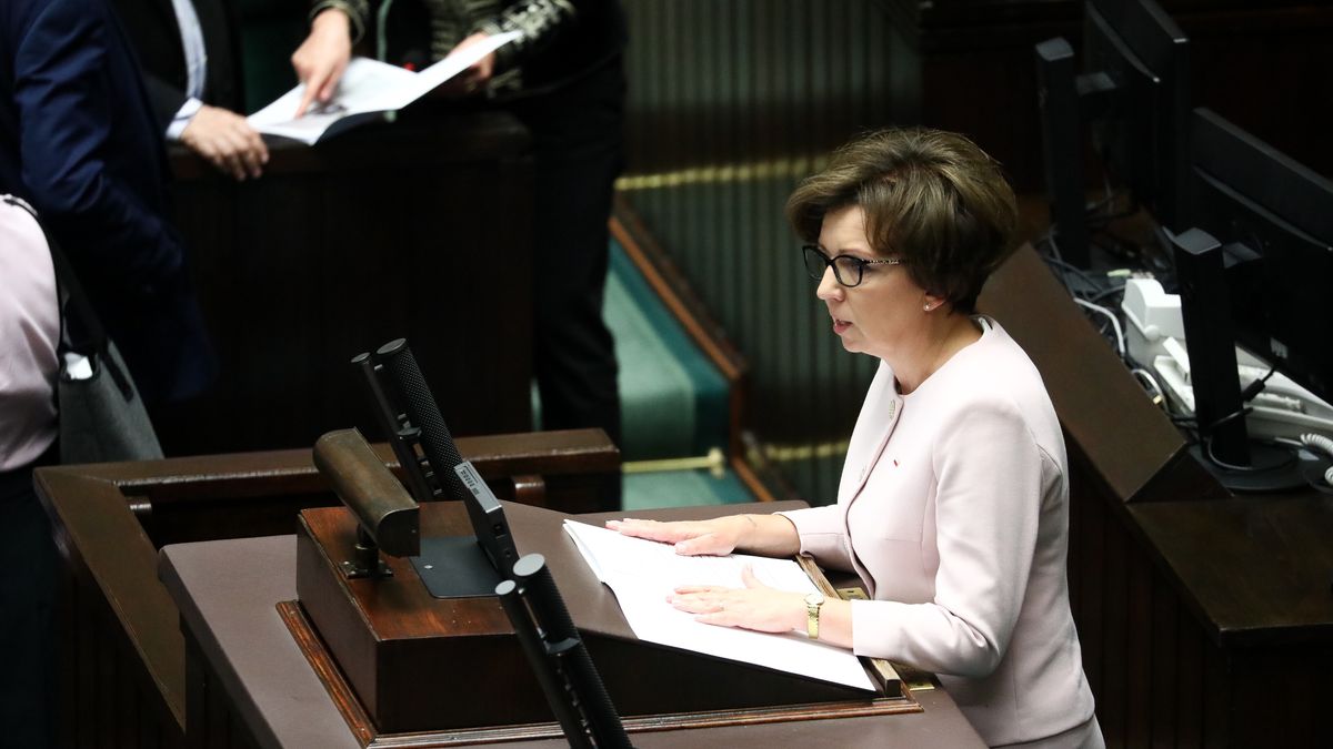 Na zdjęciu Marlena Maląg na mównicy sejmowej w trakcie obrad 