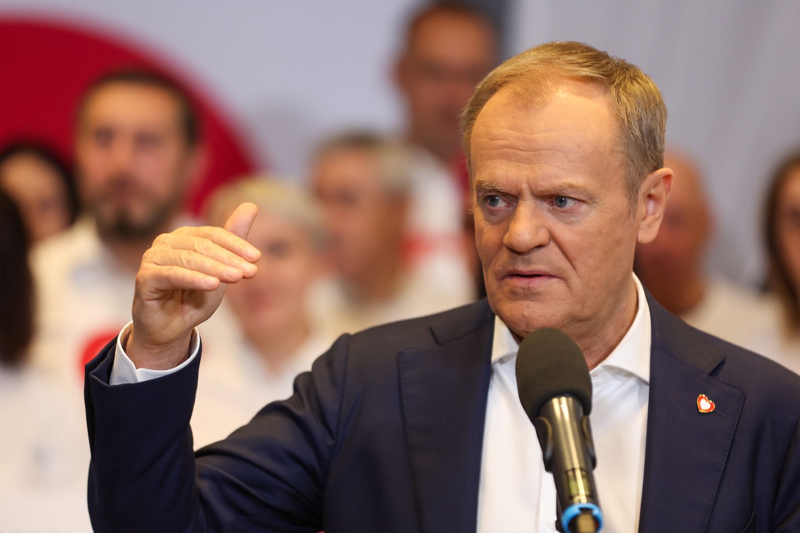 Gliwice, 04.04.2024. Kampania samorządowa 2024. Premier Donald Tusk podczas konferencji prasowej w Gliwicach, 4 bm. (ad) PAP/Michał Meissner