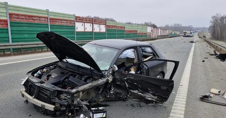 Wypadek na S12. Droga zablokowana w obydwu kierunkach. Trwa akcja ratunkowa