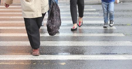 Warszawa. Potrącił 13-latkę na przejściu dla pieszych. Poszkodowana trafiła do szpitala