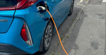 Stellantis i Volvo tracą miliardy. Koniec ery elektryków?