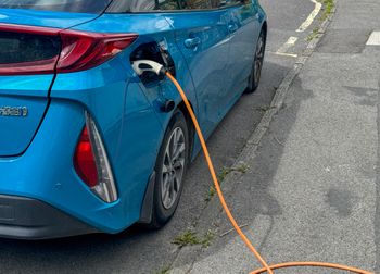 Stellantis i Volvo tracą miliardy. Koniec ery elektryków?