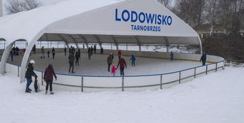 Tarnobrzeg: Na Serbinowie powstaje miejskie lodowisko