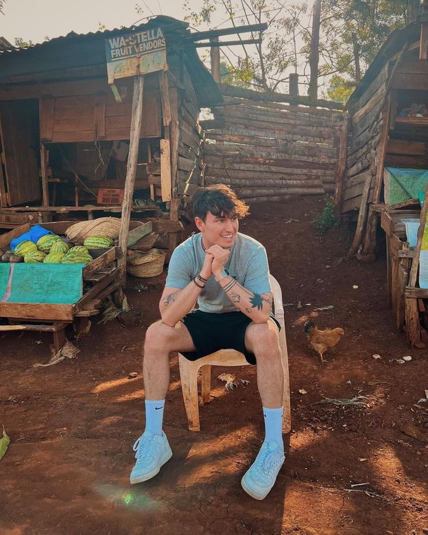 Internauci MIAŻDŻĄ Marcina Dubiela za łzawy film, w którym pokazał mamę i rodzeństwo: "Jak można wykorzystywać własną rodzinę"