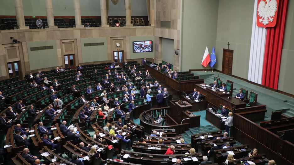 Najnowszy sondaż - PiS i KO niezmiennie na czele badania 