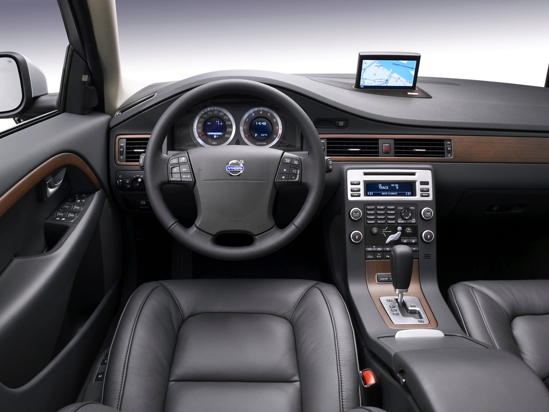 Bardzo proste i solidnie zmontowane wnętrze Volvo V70
