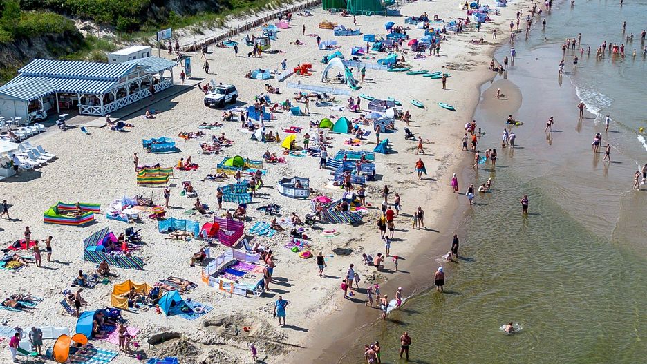 Wyjazdy na wakacje w Polsce stają się normą, nawet gdy pogoda nie dopisuje