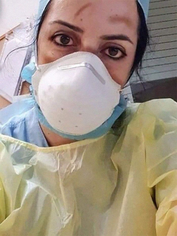 Lekarze i pielęgniarki po dyżurach. Te selfie pokazują twarze prawdziwych bohaterów 15