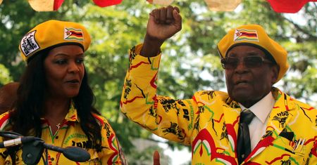Armia Zimbabwe przeprowadziła "książkowy" przewrót. Stawką są góry "krwawych diamentów"
