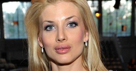 Izabella Łukomska-Pyżalska znowu broni swojego męża na Facebooku. Wie, kto jest autorem szokującego wideo