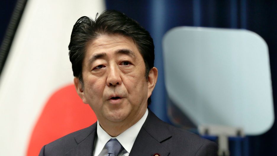 Skuteczna zagrywka polityczna premiera Shinzo Abego