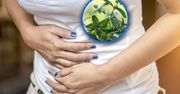 Ziołowe napary na wzdęcia. Na 6 rzeczy lepiej uważać