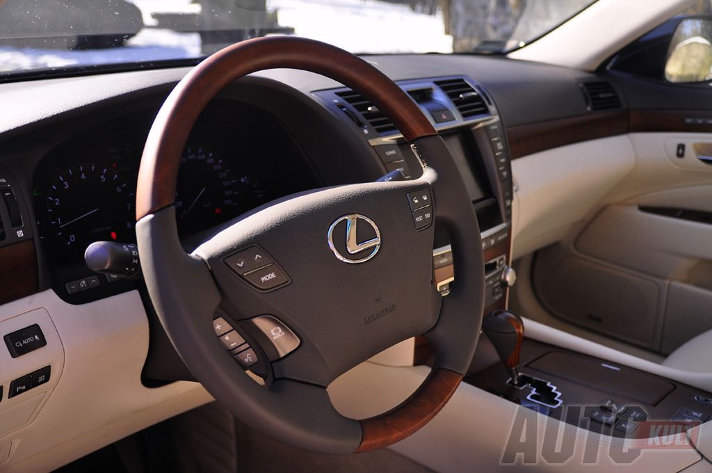 Lexus LS460 (Fot. Marcin Pogorzelski)