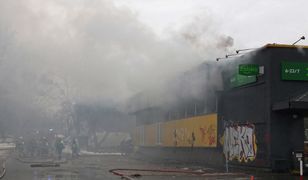 Pożar Żabki w Opolu. Gasi ją trzynaście zastępów straży pożarnej