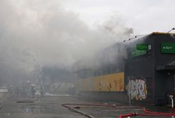 Pożar Żabki w Opolu. Gasi ją trzynaście zastępów straży pożarnej