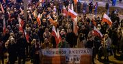 15. Białostocki Marsz Niepodległości: inscenizacje historyczne, przejście z pochodniami i śpiewanie pieśni patriotycznych