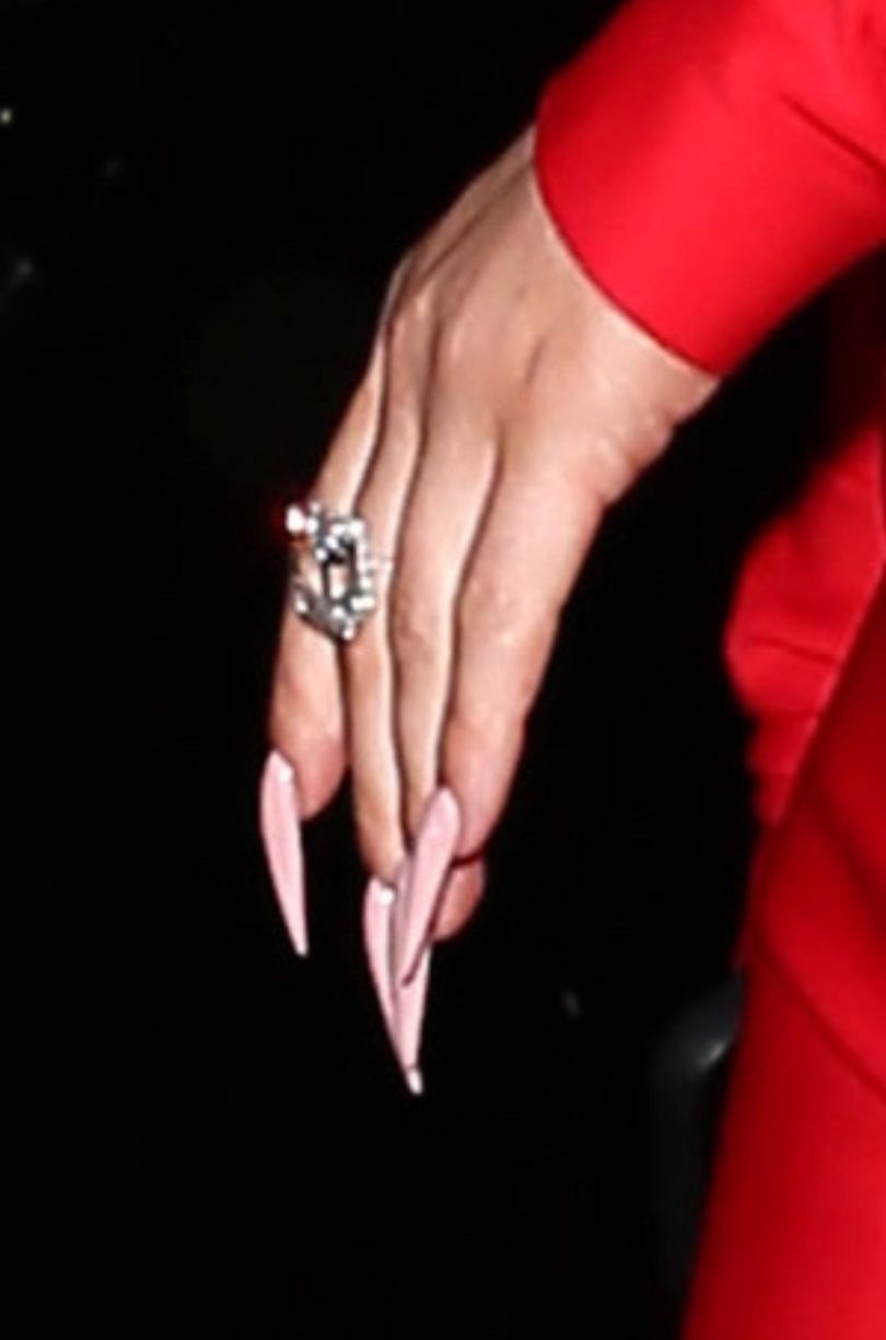 Kylie Jenner paraduje po Beverly Hills w stroju Czerwonego Rangera