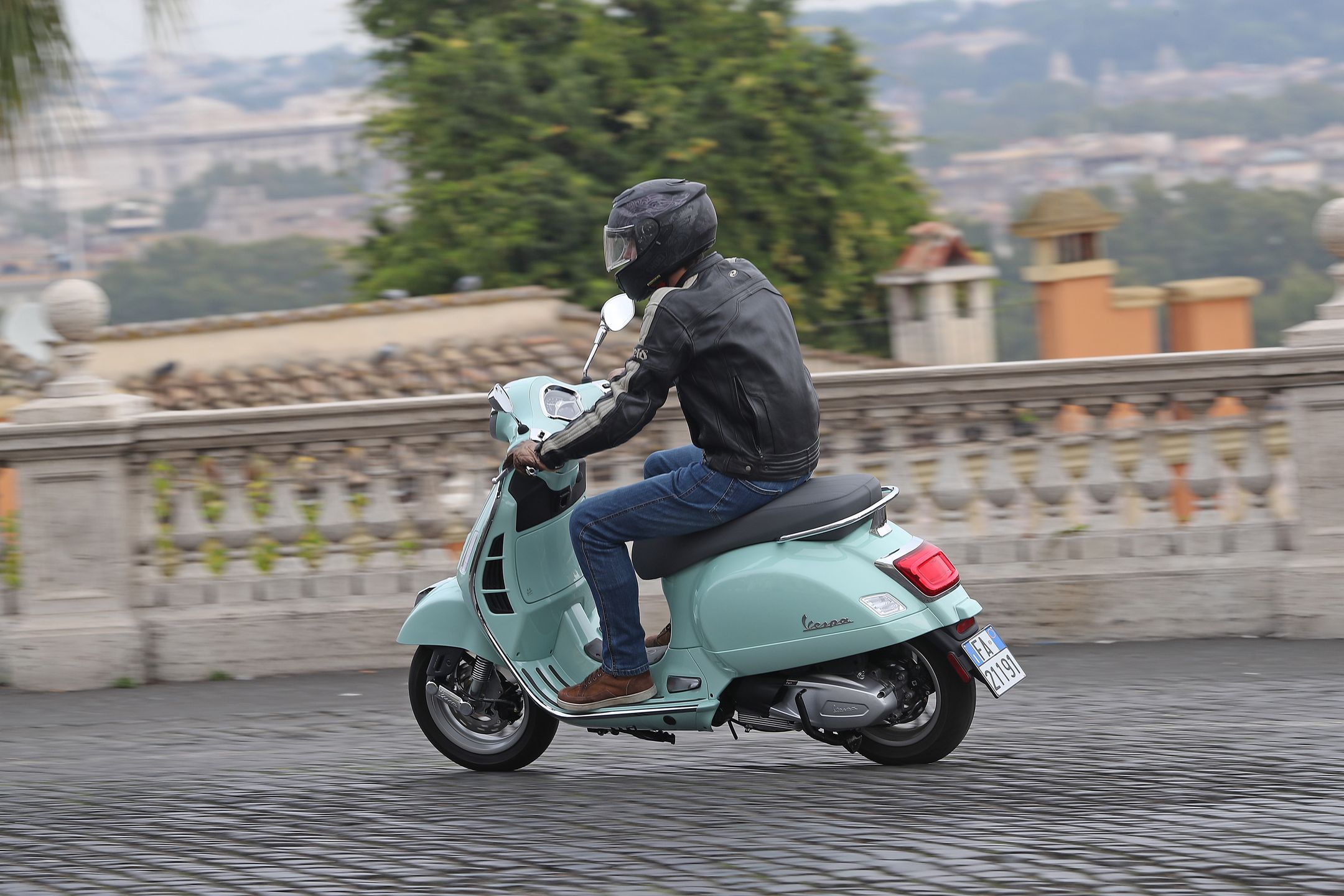 Vespa GTS