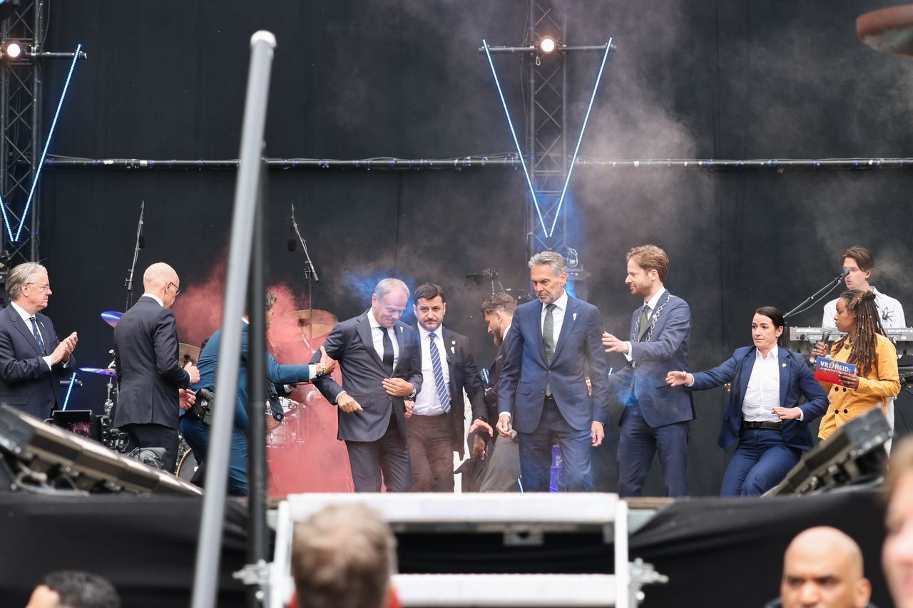 Incydent w Holandii. Tusk wyprowadzony ze sceny