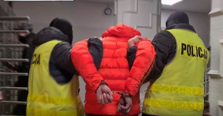 Wrocław. "Tulipan" w rękach policjantów. Udawał lekarza i oszukał kobietę na blisko 270 tys. zł