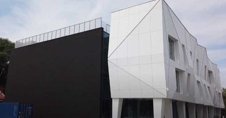 Warszawa. Nowoczesne centrum kultury na Ursynowie