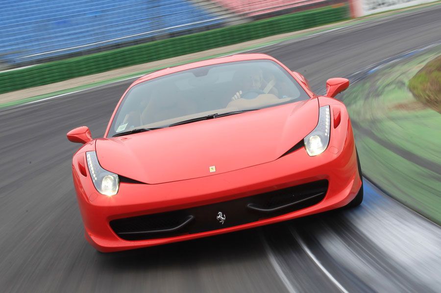Ferrari 458 Italia i California wzywane do serwisu - 206 aut ma usterkę