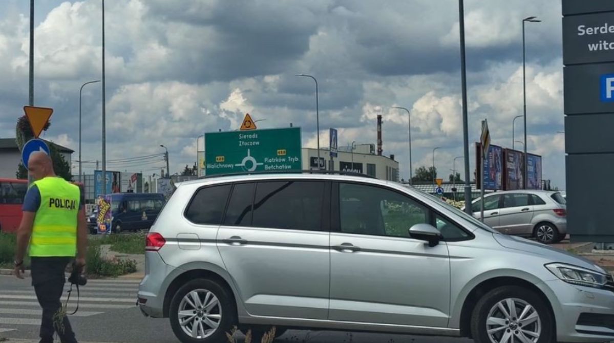 Wieluń: Wypadek na Popiełuszki. 16-latek najechał na tył Volkswagena